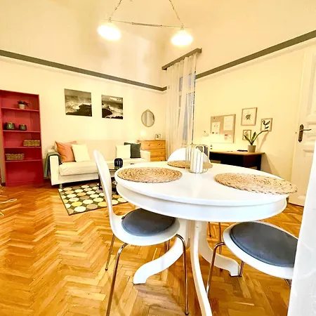 Fanni's Cosy Express In The Centre Apartment *